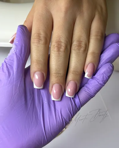 Marti Beauty - stylizacja brwi & paznokci